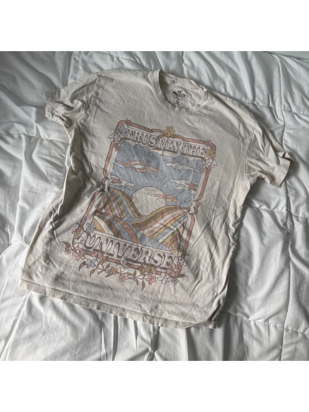 hollister graphic tee trust in the universe small